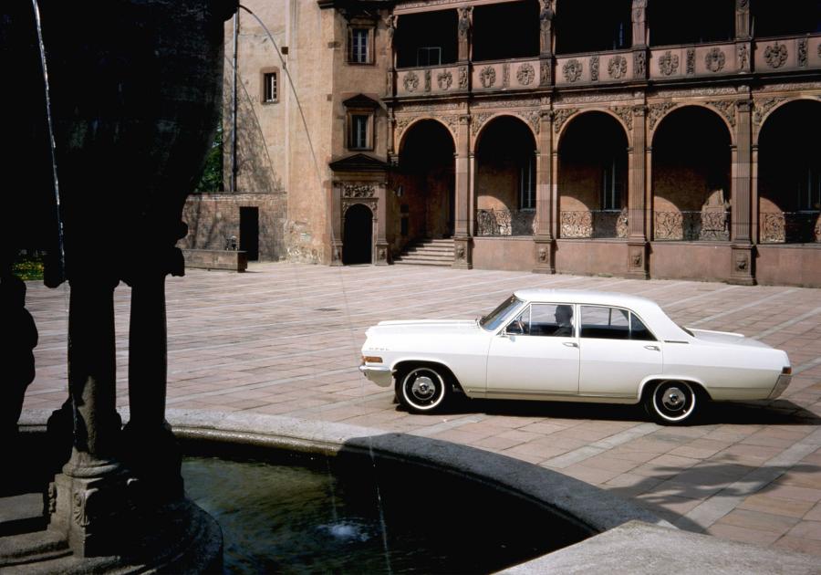  Opel Kapitan (A) 1964 года  (фото 2 из 3)